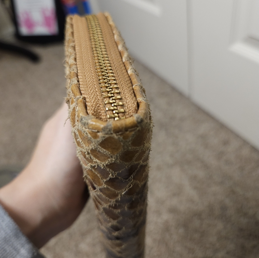 EUC Michael Kors Snakeskin Embossed Zipper Wallet - Picture 5 of 13